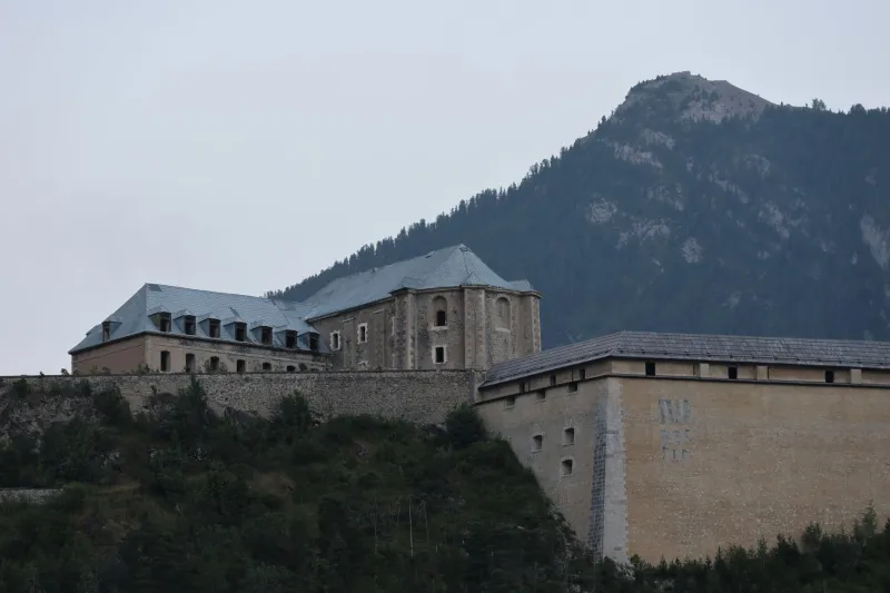 Grenoble et l'eau qui soigne : l'épopée oubliée de ses bains et sources thermales